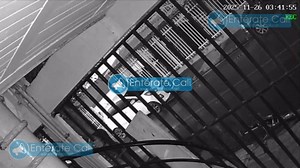 Antes de irse a dormir, tomen todas las precauciones para no convertirse en blanco de delincuentes, que por estos días están especialmente activos. En la madrugada, un hombre llegó hasta una cuadra del barrio Nueva Floresta y trepó por la reja de una vivienda hasta un piso superior, donde hurtó dos maletines: uno contenía documentos personales y un celular. Tras varios minutos, bajó rápidamente, tomó la bicicleta en la que se movilizaba y huyó del lugar. | Entérate Cali