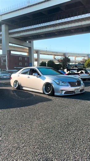 はいきました シルバーの20×スパッタシルバー これ最強の組み合わせなのでみんな覚えてください🩶 色々調整中でシャコタカなのは許して🥺#神奈川 #20クラウン #純ベタ #大黒pa #川崎