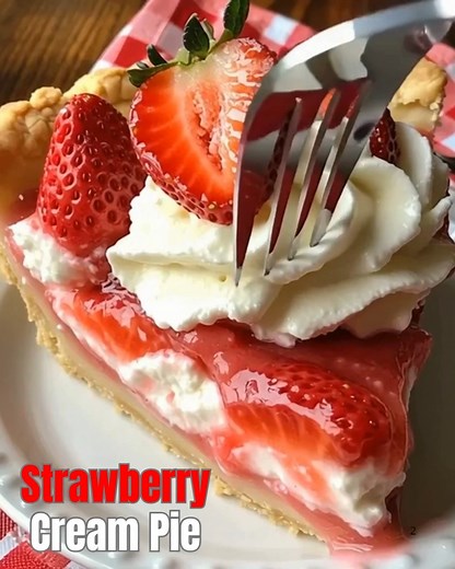 🍓 Strawberry Cream Pie – A Slice of Sweet Sunshine Fresh strawberries, creamy filling, and buttery crust — this pie tastes like spring in every bite! ☀️🥧 It’s the kind of dessert that makes any table feel special. Food doesn’t have to be fancy to feel like love. 💛 Tag someone who’d adore a slice of this! 🧂 Ingredients For the crust: 1 pre-baked 9-inch pie shell (homemade or store-bought) For the cream filling: 8 oz cream cheese, softened ½ cup granulated sugar 1 tsp vanilla extract 1 cup hea