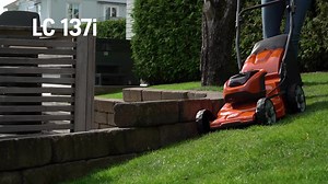 La tondeuse Husqvarna LC 137i vous permet de tondre la pelouse de manière facile et rapide. Ceci sans bruit, n’y d’émissions. Cette tondeuse est conçue de manière ergonomique et compacte pour une expérience de tonte idéale. La tondeuse est facile à plier et légère, elle est donc idéale pour être transportée ou rangée dans un petit espace. Plus d'informations sur https://www.husqvarna.com/be-fr/produits/tondeuses/lc-137i/970500901/ | Husqvarna