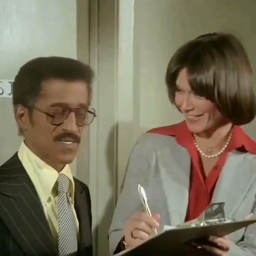 Kate Jackson undercover as Sabrina Duncan in Charlie's Angels.