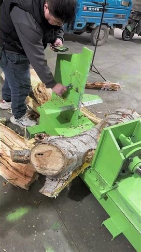 50-ton hydraulic wood splitter, adjustable to a single blade for horizontal splitting of wood