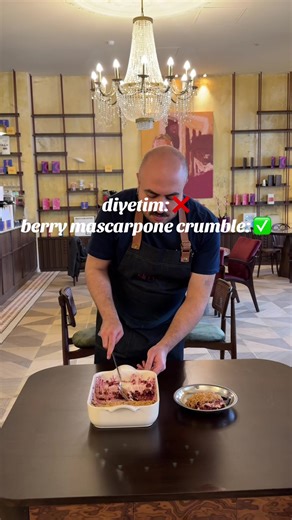 Tatlı Tarifi: Berry Mascarpone Crumble
