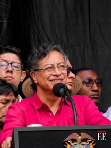 En medio de las manifestaciones del Primero de Mayo, el presidente Gustavo Petro afirmó que le pidió tanto al presidente del Senado, Lidio García, como al de la Cámara, Julián López, que apliquen la ley de quitarle la curul a aquellos congresistas que falten en más de seis ocasiones al Congreso. También le solicitó al Legislativo aprobar la reforma a la salud. #Noticiashoy #Primerodemayo #Bogotá