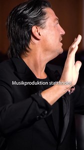  Zwei Gitarren. Zwei Stühle. Eine ganze Arena? Café del Mundo schreiben Geschichte – am 15.11. in der SAP Arena. Kann akustische Musik 10.000 Menschen bewegen?  Glaubst du, zwei Gitarren können eine Arena füllen? | Cafedelmundomusic | Facebook