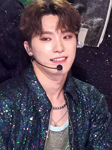 SEVENTEEN's Dino Faces Crowded Incident in Hong Kong