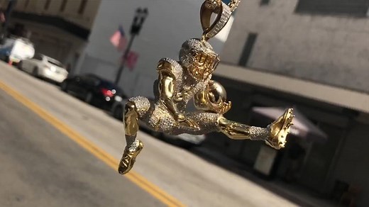 Lamar Jackson Immortalizes Iconic Play In $100,000 Diamond Chain
