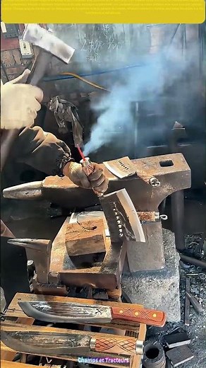 Le Forgeron et l'Art du Couteau Étoilé : Comment la Tradition Forge la Perfection