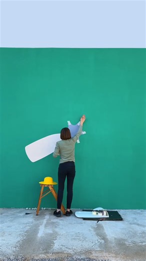 Spring is here! 🌼 The creative duo formed by Anniset and Drcuerda stands out for their style full of humor and delicate aesthetics, all inspired by minimalism and the geometry of cities. You can learn with them to create with authenticity in the course "Creative photography for social networks" available here: https://domestika.co/SMCreativePhoto | Domestika