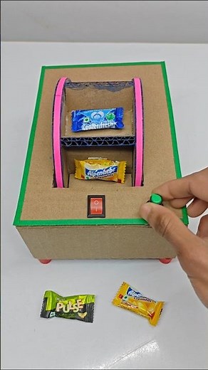 Cardboard से बनाये Homemade Candy Vending Machine || Easy Working Science Project #shorts