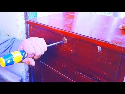A stuck drawer lock open without key