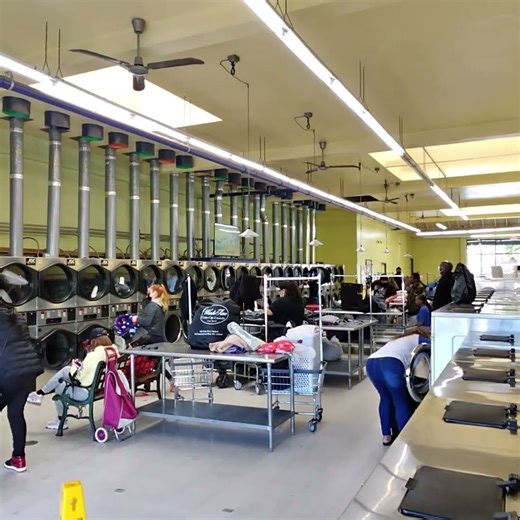 What is it like doing laundry in Washtime Coin Laundry in East Oakland