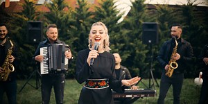 In curand, pe canalul meu de Youtube, va aparea un nou colaj. Pana atunci m-am gadit sa public si aici, pe pagina mea de facebook, colajul vostru preferat si sa va multumesc tuturor ca il ascultati in numar atat de mare ! Va las aici si link-ul de Youtube: https://www.youtube.com/watch?v=uxFNbGImuzY Click pe link si abonati-va canalului meu pentru a fi la curent cu toata activitatea mea ! Acest videoclip are rol informativ, pentru publicul interesat și nu urmareste însușirea niciunei propietati 