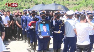 视频：山西民众迎接烈士刘泽军魂归故里