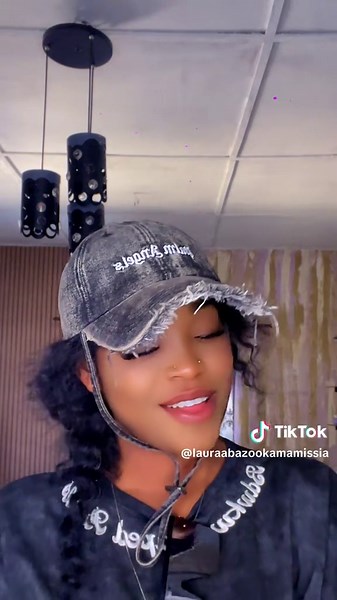 Vidéos de Lauraa bazooka mamissia (@lauraabazookamamissia) avec son original - Lauraa bazooka mamissia