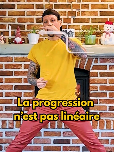 Toujours plus en faire... C'est ça qu'on te vend. On te fait croire que tu dois toujours faire mieux que la dernière fois que tu t'es entraîné. A chaque séance toujours mieux, toujours plus... Tu sais où ça te mène ? Dans le mur. A l'abandon. Car ce n'est pas la réalité. La progression se produit en marche d'escalier, pas en ligne droite. Alors sois présent à l'entraînement, peu importe tes performances, donne le meilleur de toi même. C'est tout ce qui compte. #mouvement #mobilité #training #pro