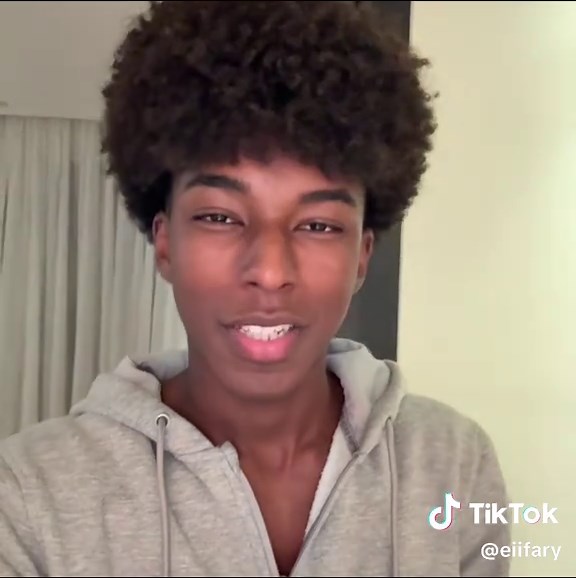 Vídeo de Fary💫 (@eiifary) relacionado a taper fade