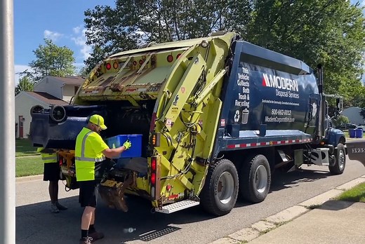 【垃圾回收】Modern Disposal Mack Granite Split UHE Rear Loader Garbage Truck