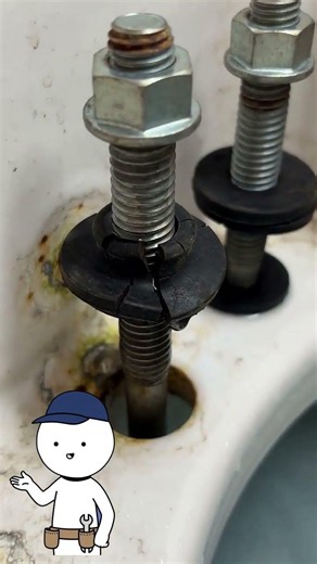 Fix a Leaking Toilet Tank in 45 Seconds 🚽🔧