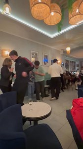 Super ambiance Cafe de Paris! | Sylvie Capilla