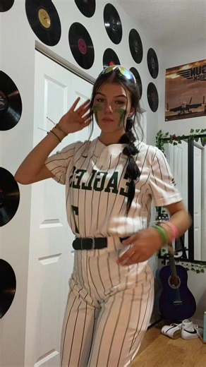 #comment #fyp #fypシ #fypシ゚viral #trendy #softball #softballgirl #foryou #f #follow #viral #viralvideo #baseba #famous #gameday #baseballboys #fypage #fyppppppppppppppppppppppp #baseball