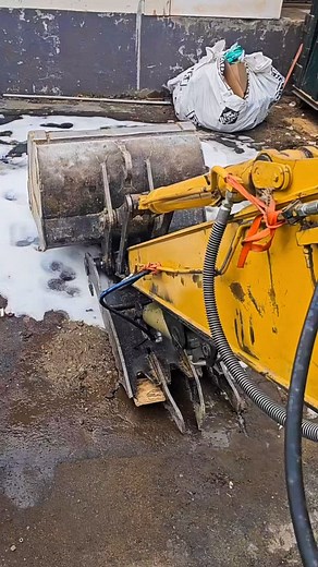 624K views · 8.9K reactions | Excavator’s worn-out pin. The pin...