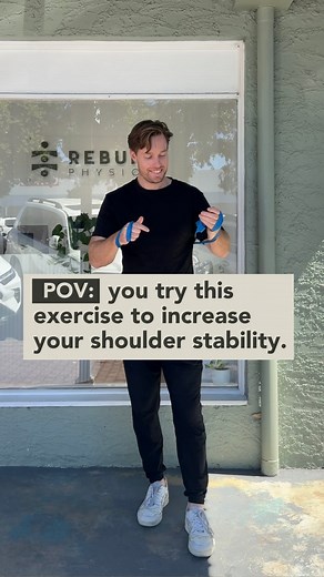 Are your shoulder rehab exercises functional? 💪🏼 This banded shoulder exercise allows for a full range of motion stimulating both the rotator cuff and the shoulder blade together👌🏼 If the shoulder and the shoulder blade move as a team it creates an optimal joint environment. 🙌🏼 Make sure you listen to your body as you move through range, if it’s pinching or painful keep the range of movement short and build as stability returns. 😎 Not moving pain free? Shoulder giving you grief? Book in f