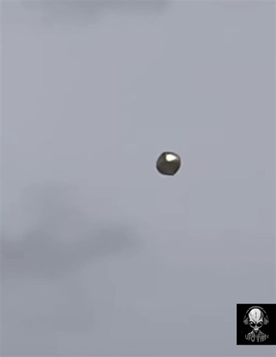 UAP Cube just sitting there in plain sight it’s undeniable #ufo #UAP #mystery #aliens #flyingsaucer #extraterrestrial #strange | OfficiallyStrange