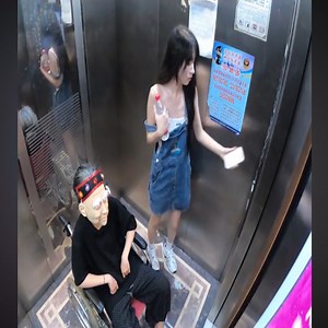 6.8K reactions · 827 shares | The last reaction of the beautiful girlfriends was simply too funny  | Ms. Papper | Facebook