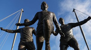 Which soccer clubs have most statues of legends at their stadiums?