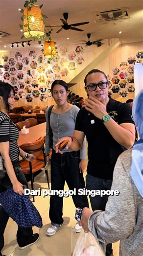 Orang Singapore memang gerek..! @HW HERBS BEAUTY JB #abglobster #nasilemaklobsterjb