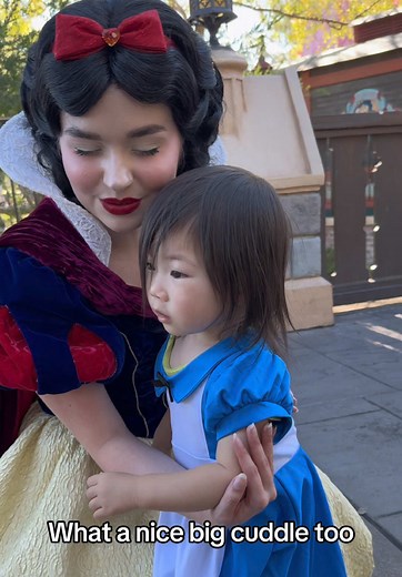 Snow White Meets Little Alice at Disneyland