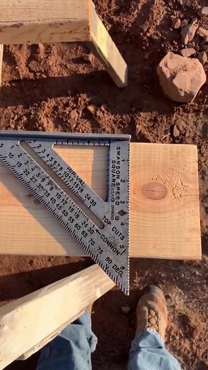 1.4M views · 19K reactions | How to use a speed square! #construction #tools #carpenter #diy #howto #tipsandtricks #tips #woodworking | The Excellent Laborer | Facebook