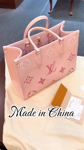This is a large lv pink handbag with a very large capacity and a versatile one.#handbag #lv