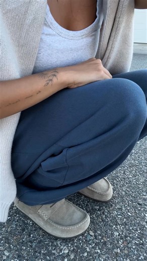 Plans or no plans, sweatpants always make sense. 🌱 100% Organic Cotton 🛠️ Produced in Portugal 🌈 Available in 40 colors 📏 XS–XXL for the perfect fit Looks great, feels even better💛 | Colorful Standard