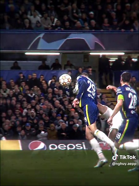 Karim Benzema Skills and Highlights Compilation