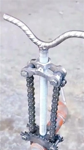 how the tool works to open pipe connections using a chain #toolwork #openpipe #pipeconnection #chain