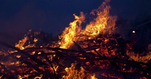 U.S. Forest Service responds to small fire burning near Monument