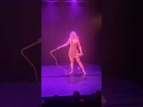 Gorilla burlesque act - Petula Goldfever - Paris 2026