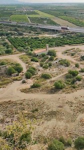 AL.LUCINANT. Hui, al poblat íber del Puig de la Nau de Benicarló, una expressió meravellosa de la vida de qui ens va precedir en estes terres del Maestrat. D'este bellíssim poblat íber es conserva una quarta part de la superfície que va tindre, aproximadament, ja que una explotació minera de primers del segle XX el va assolar en la part nord, sobretot. La magnífica explicació del guia ens ha posat en context no sols sobre ell, sinó sobre la societat íbera. Com ha dit, el Puig de la Nau fou habit