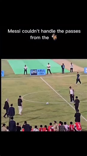 FOOTBALL VAN JAVA on Instagram: "Biasa ngerjain lawan sekarang malah dikerjain 😭😭 #leomessi #lionelmessi #indian #football #sepakbola #uefachampionsleague #lm10 #trending #viral #fyp"