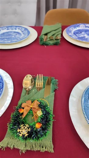 Christmas dinner table setting 2025 #hubbybees | David Mercado