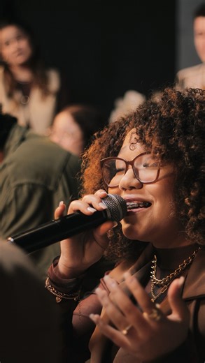 Praviver Worship on Instagram: "Assista agora o clipe do “Tu És Poderoso” que está disponível em nosso canal do YouTube. Curta, compartilhe e seja abençoado(a) por essa canção. #tuespoderoso #morethanable #praviverworship #pvrmusic"