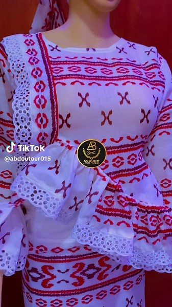 Modèle Couture Sénégalaise: Tradition et Élégance Challenge
