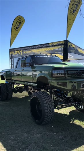 💚Ford F-350💚 One of the best looking builds at LST! Old Fords do it best!#fyp #liftedtrucks #green #car #lst