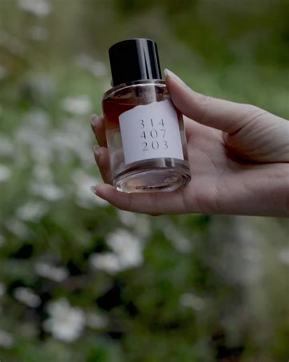 Shake well before applying 🥰 #addict #addictfragrance #waterbaseperfume #nonalcoholperfume #edp #addictedp