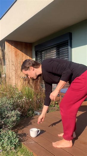 Markéta Magyarová on Instagram: "💡 Znám to moc dobře. Jsi úspěšná, schopná, zodpovědná. Zvyklá dosáhnout všeho, co si zamaneš. 💭 Ale když přijde na tvé tělo – na to, jak se v něm cítit klidně a uvolněně? Najednou nevíš, kde začít. 👉 Možná zkoušíš všechno možné – ale nic nefunguje. 👉 A právě tady často dělají ženy tři nejčastější chyby: ❌ 1. Snažíš se to „vyřešit hlavou“. 📌 Jsi zvyklá zvládat problémy logikou a analýzou – afirmace, deníky, vizualizace. Ale stres a uložené emoce nejsou problé