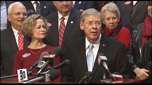 Sen. Johnny Isakson back home after fracturing ribs