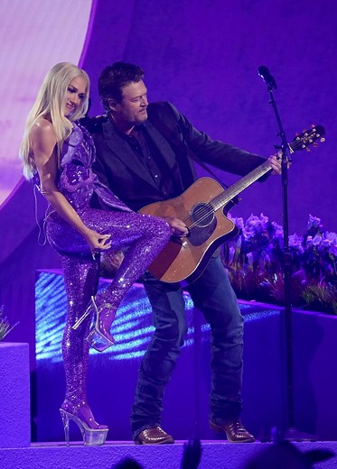Oklahomans Blake Shelton and Gwen Stefani blossom performing 'Purple Irises' on ACM Awards