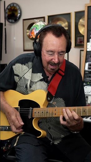 Lionel Richie guitarist plays "Hello" (Louie Shelton)